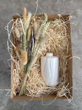 Load image into Gallery viewer, Lavender Dried Flower &amp; Vase Gift Set
