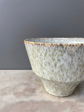Load image into Gallery viewer, Ilda Stoneware Flowerpot, Green
